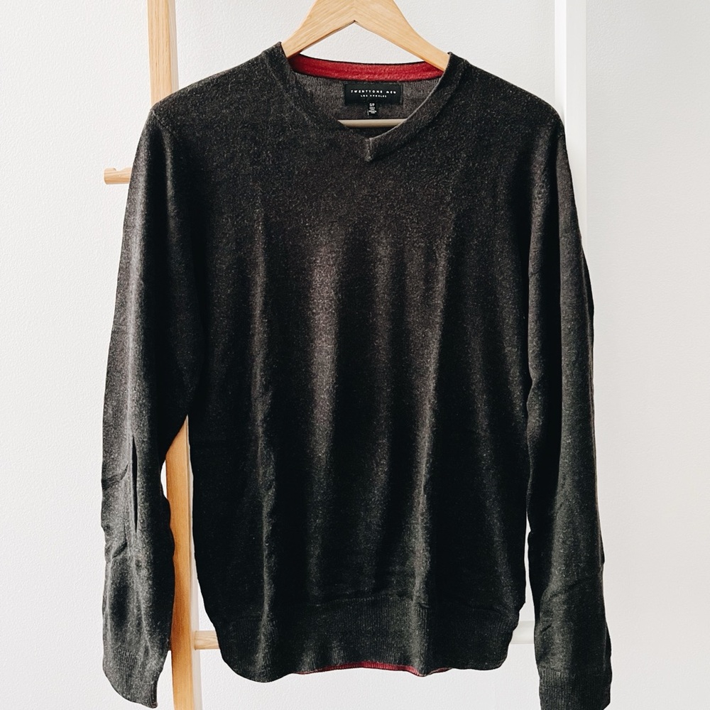 Forever 21 Men’s Gray‎ V-Neck Longsleeve